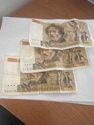 Banconote da 100 - n.,
